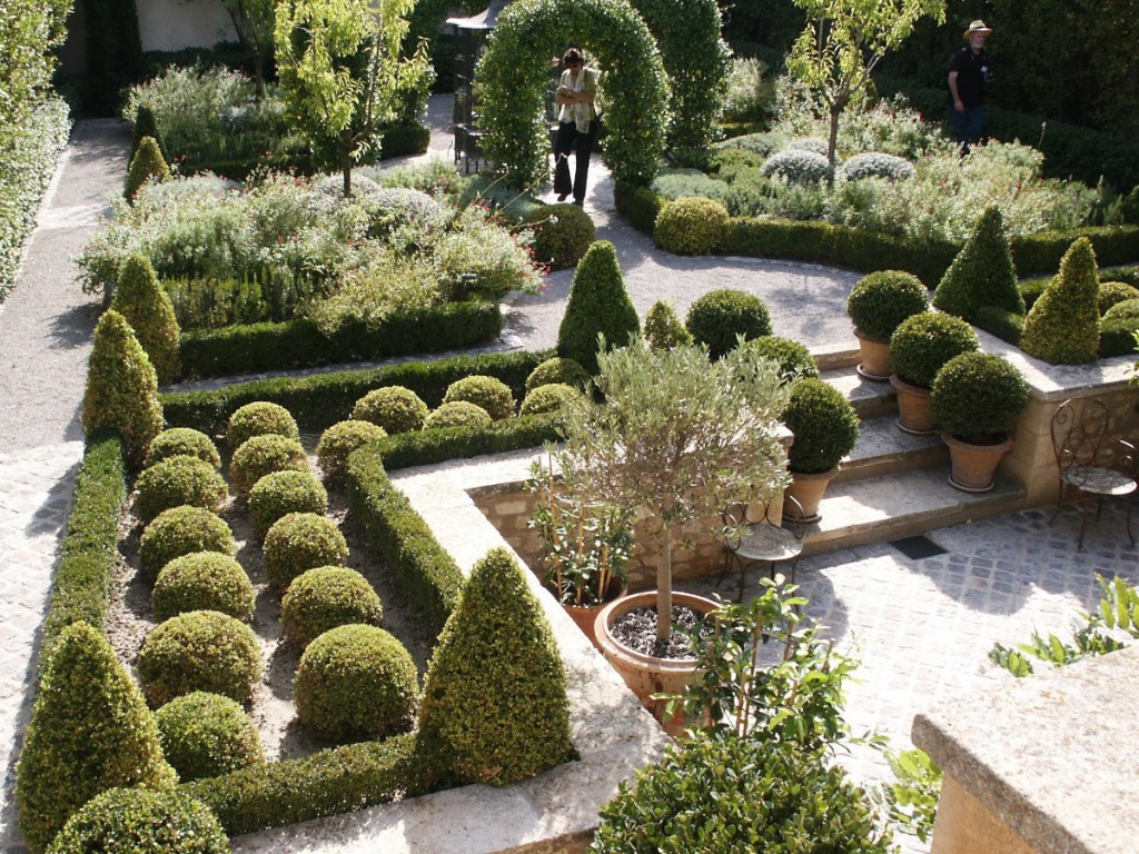 A Garden in St Rémy, France – gardening in mediterranean climates worldwide, image size:1024x768